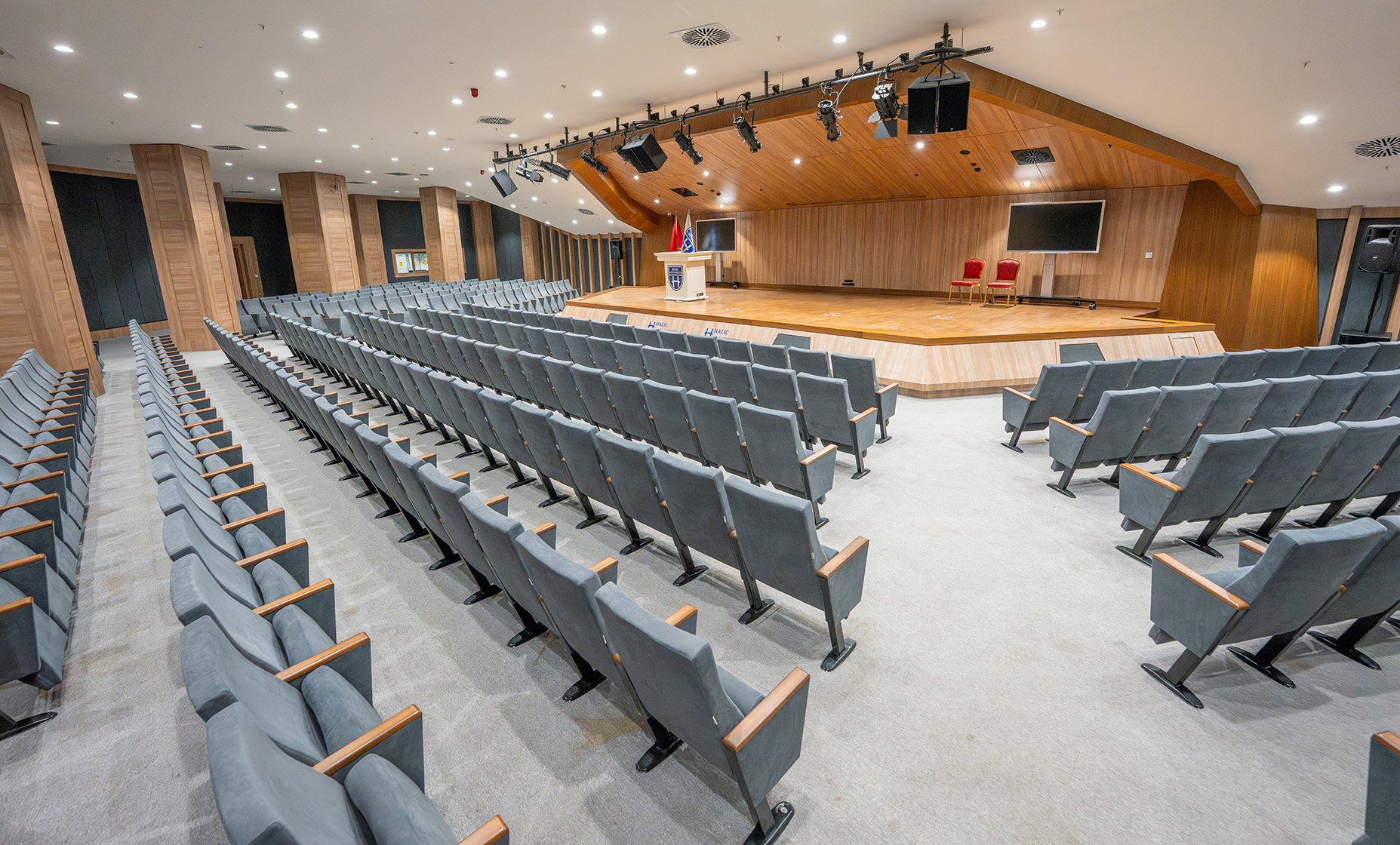 Küçük Konferans Salonu